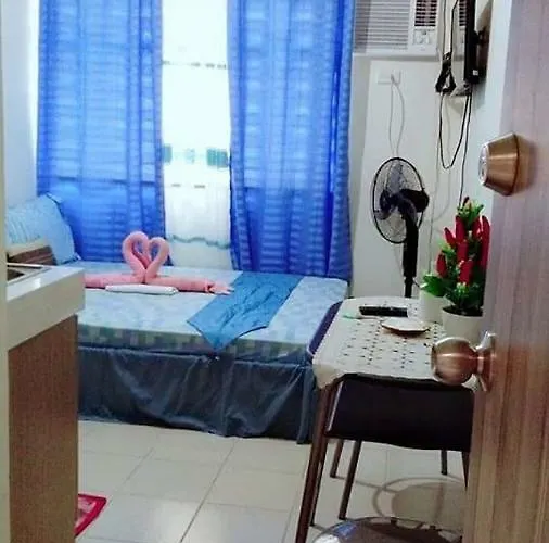 ホテル Despi's Place 2-a @ Urban Deca Tower Edsa マニラ市